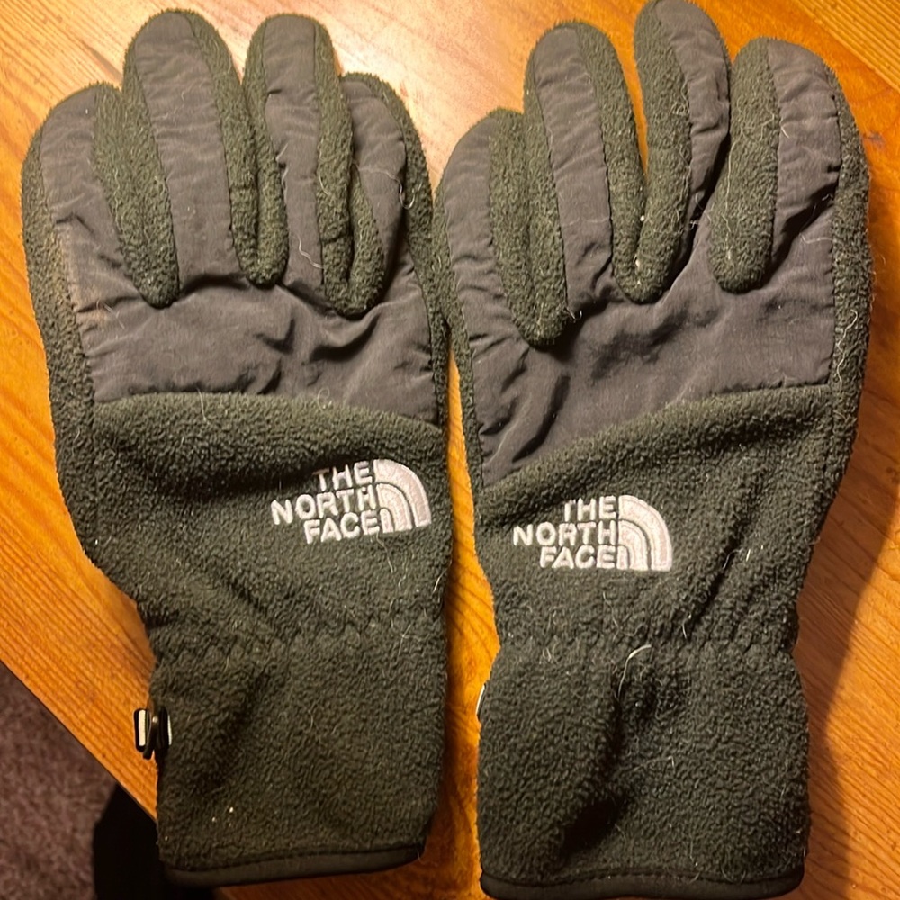 The North Face fleece gloves